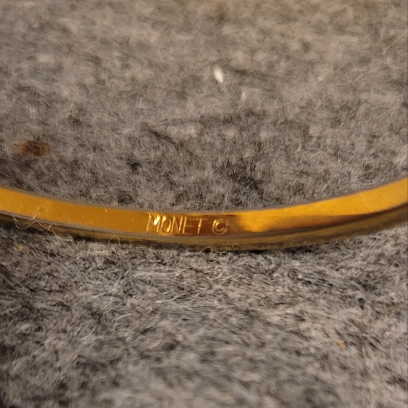 VINTAGE MONET BANGEL BRACELET - Picture 3 of 11